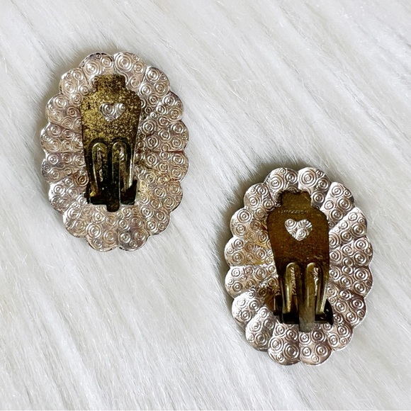 VINTAGE Scalloped Silver Oval Concho Clip Earrings • Southwestern Large Boho - Picture 3 of 5